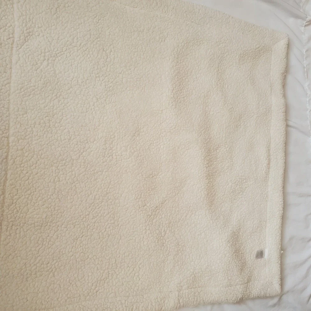 Kyle &‎ Deena Baby Blanket Swirl Plush Rosette White Sherpa